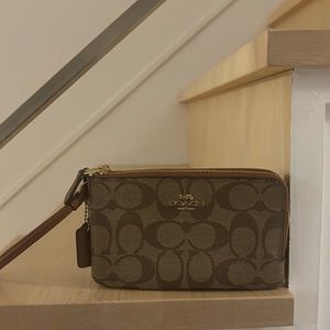 Coach wristlet wallet